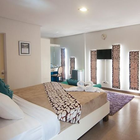 Avenue One Hotel Upper Digos Bagian luar foto