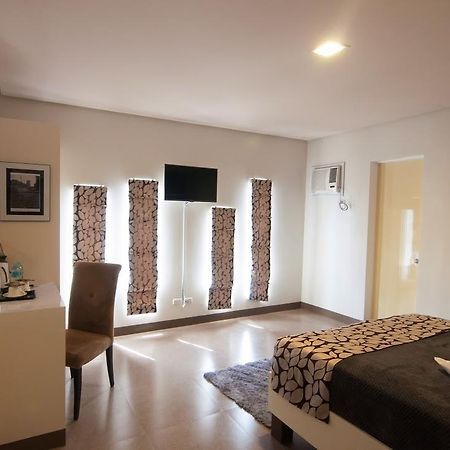 Avenue One Hotel Upper Digos Bagian luar foto