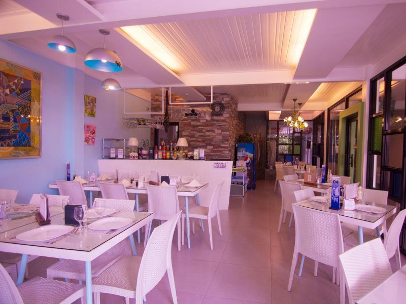 Avenue One Hotel Upper Digos Bagian luar foto